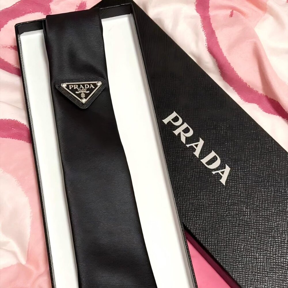 PRADA Black Tie - Picture 3 of 7